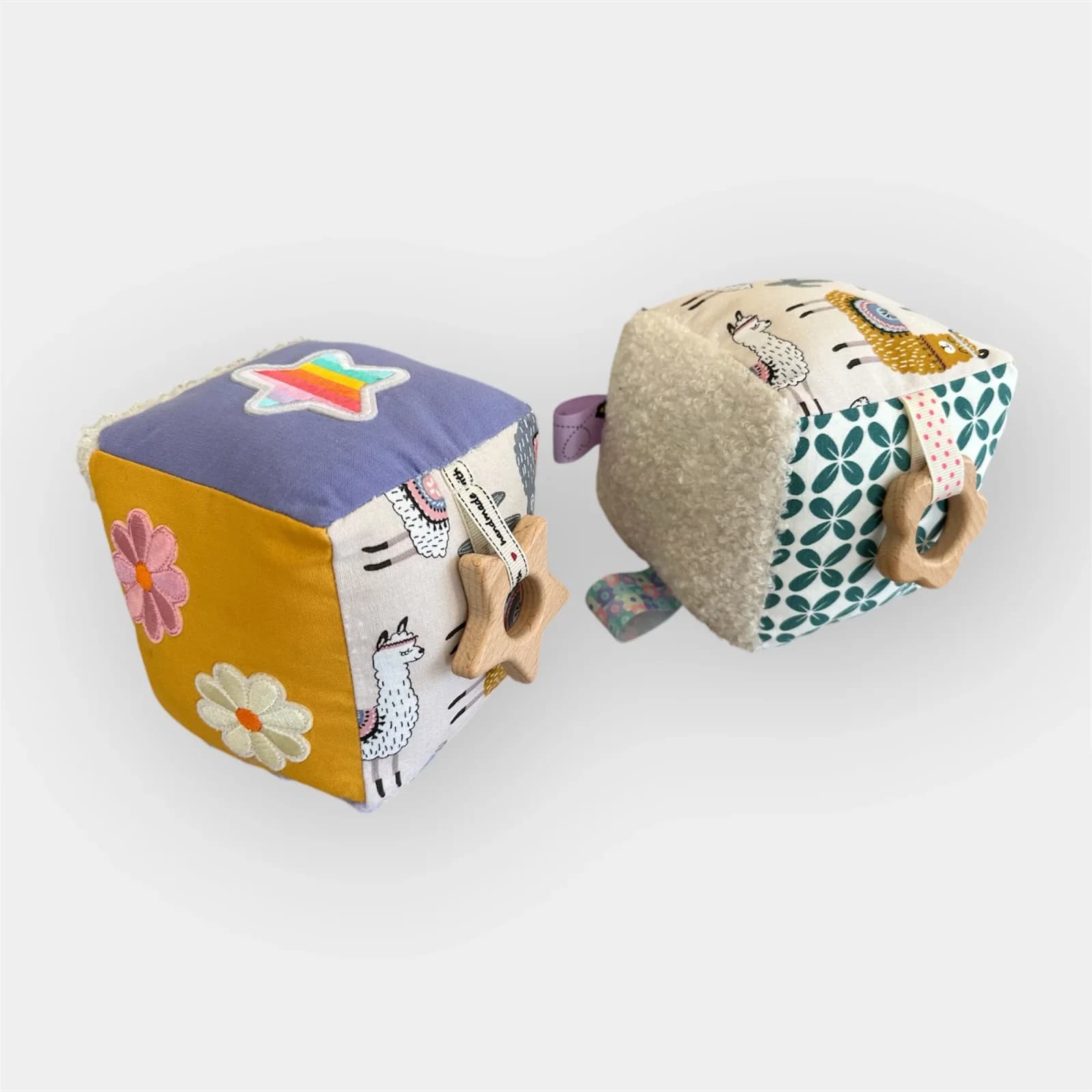 Cubes d'éveil pour bébés